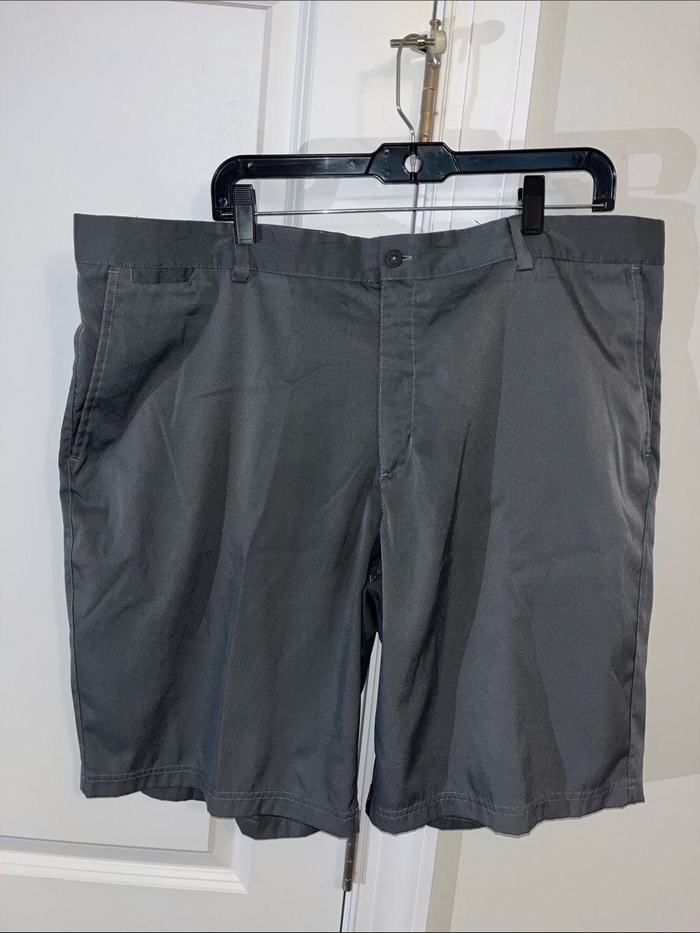 Gray TP Dri Fit Nike 5 pocket 11” Long Polyester Golf shorts 43” waist men’s